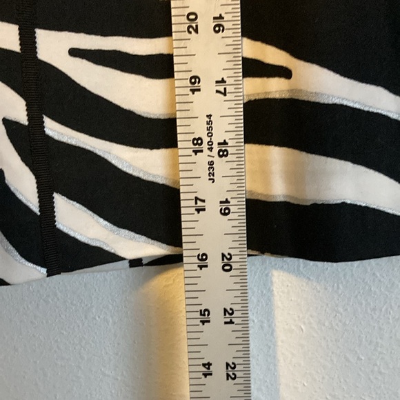 White House Black Market Skirt Size 2 Zebra‎ - Picture 5 of 6